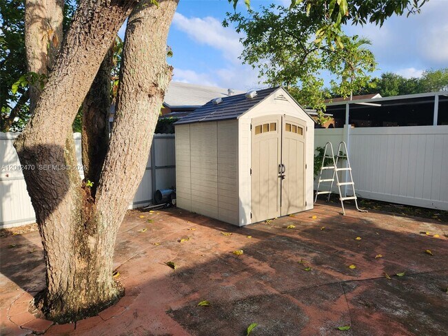 Building Photo - 3452 SW 113th Ct