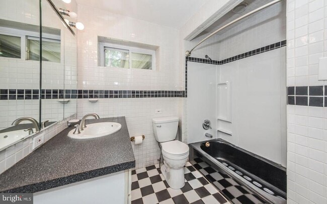 Building Photo - 8104 Heacock Ln