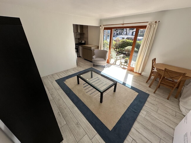 Building Photo - LIVE THE OCEAN BEACH LIFESTYLE!