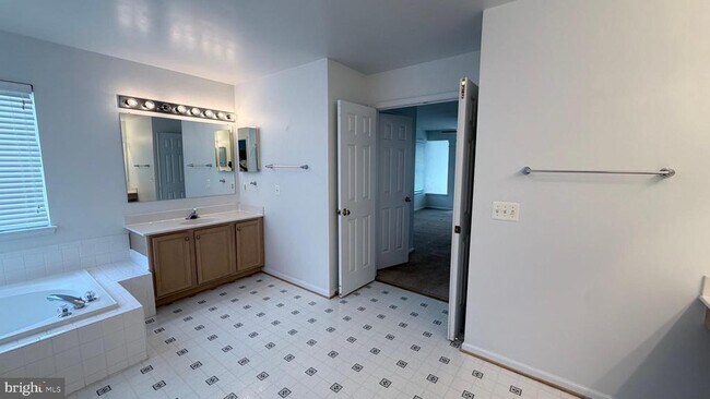 Building Photo - 20965 Kittanning Ln