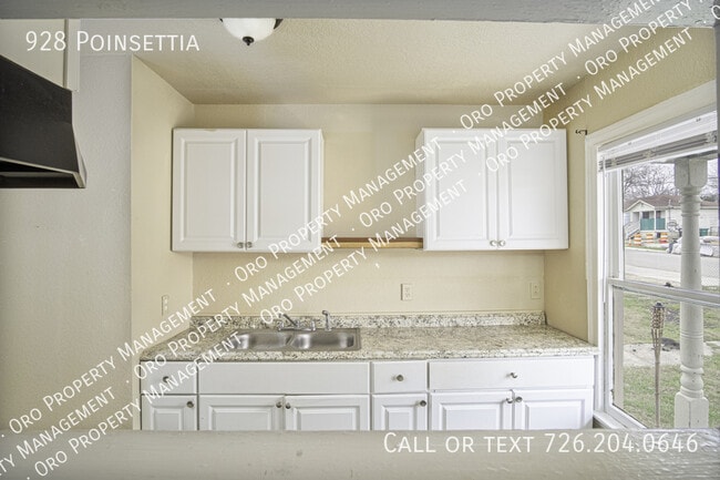 Building Photo - 928 Poinsettia-