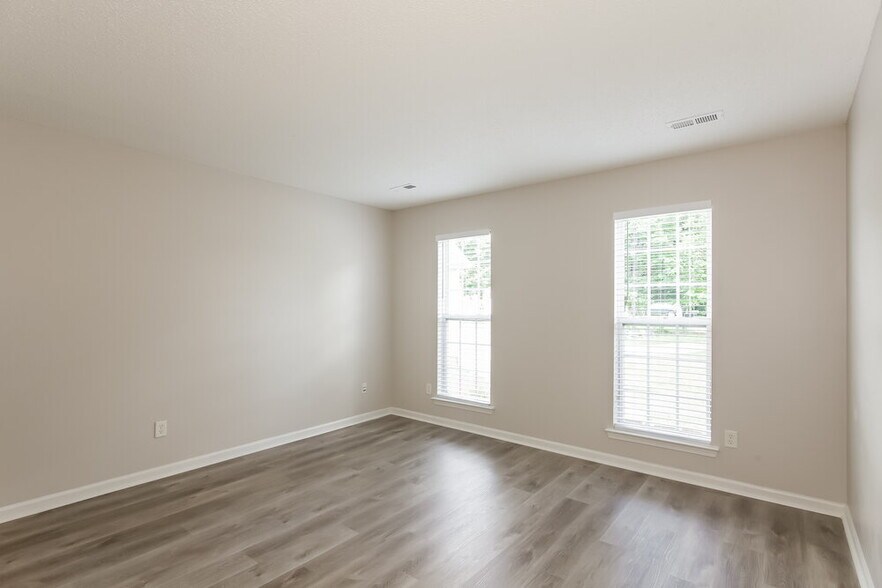 Building Photo - 1610 Royal Tree Ct