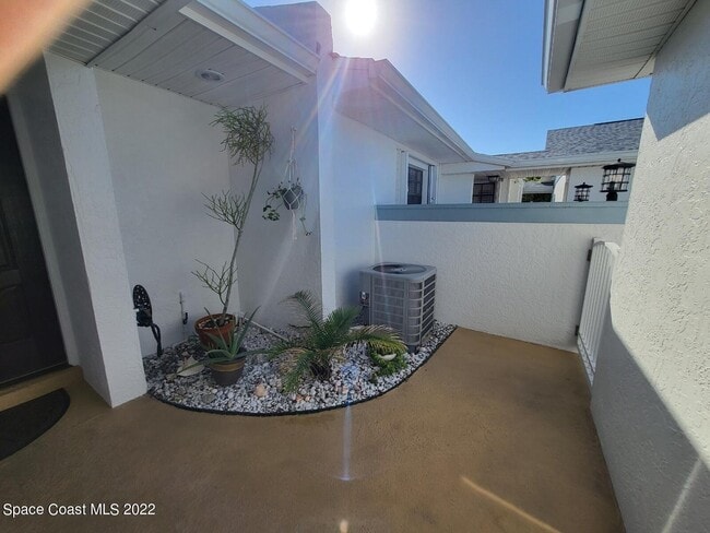 Building Photo - 335 Paradise Blvd