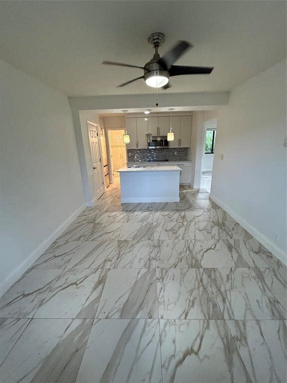 Building Photo - 912 NE 15th Ave