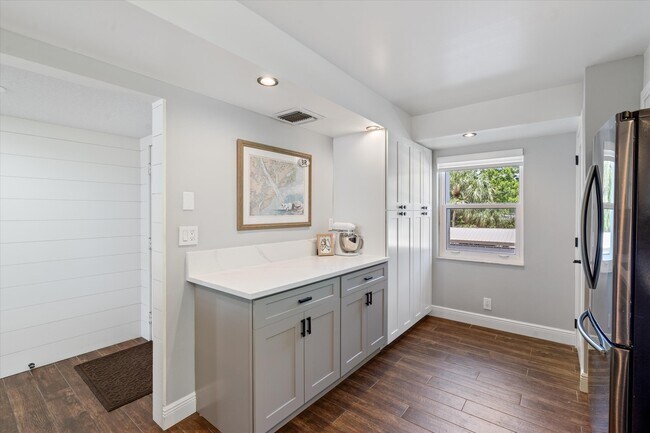 Building Photo - 1 Harbourside Dr