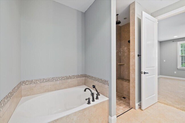 Building Photo - 35 Derby Downs Cir