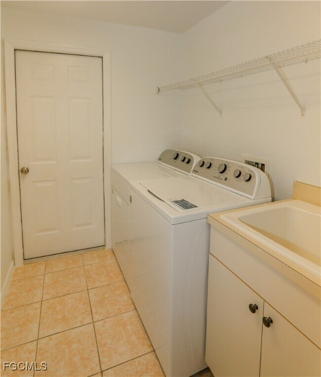 Building Photo - 2272 Hampstead Ct