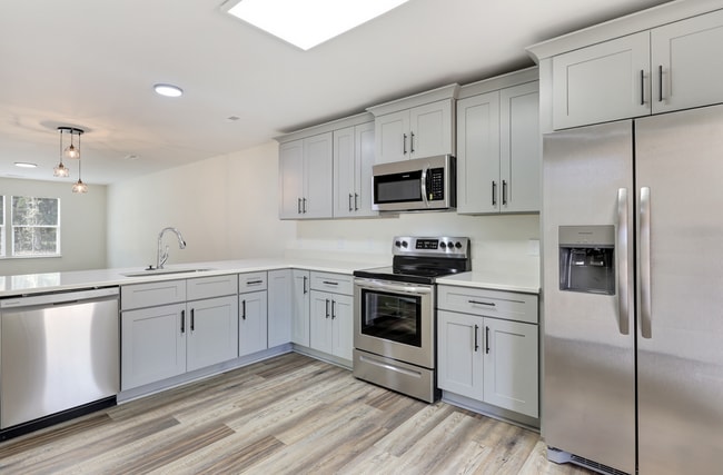 Building Photo - 107 Lyman Lodge Rd