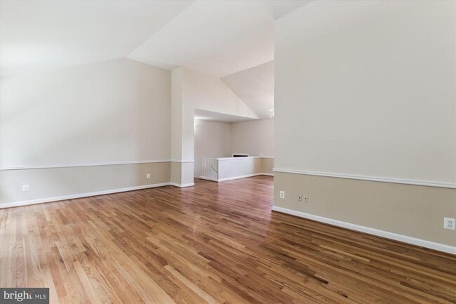 Building Photo - 6916 Southridge Dr