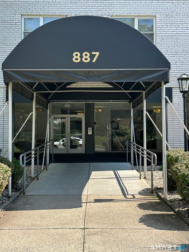Building Photo - 887 Farmington Ave