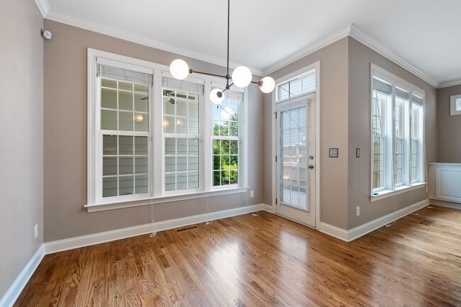 Building Photo - Available Early April! Gorgeous Updated 5-Bedroom, 5-Ba in the Desirable Amberly Community!