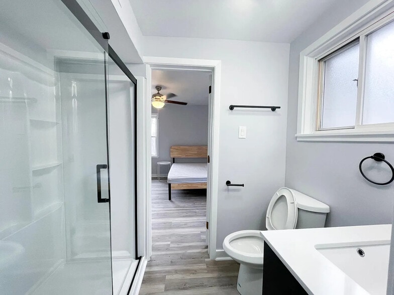 Building Photo - 5737 Hobart St