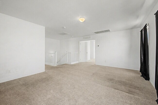 Building Photo - 559 W Viola St