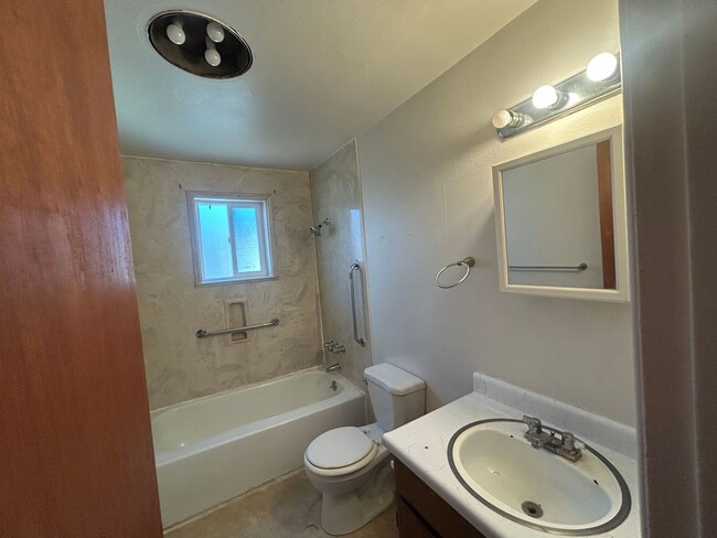 Building Photo - 1501 Arthur St