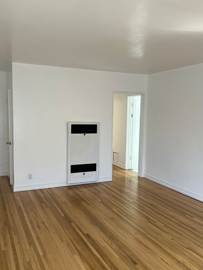 Living room - 1252 Franklin St