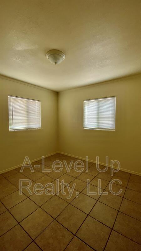Building Photo - 2705 S Monterey Vista