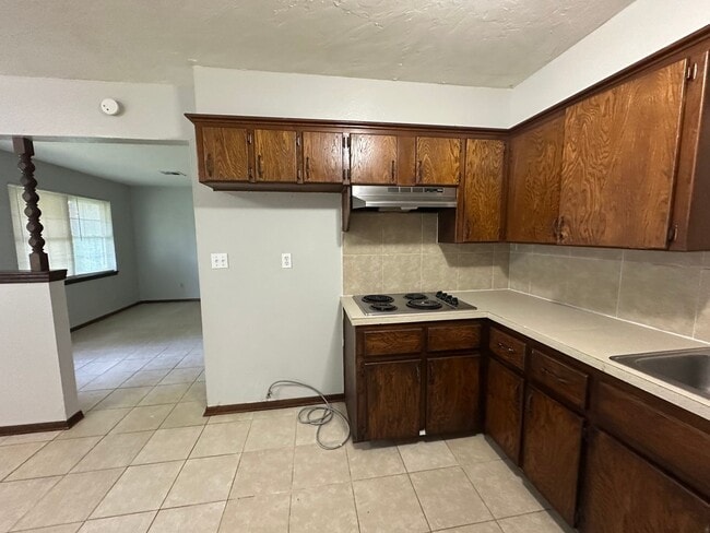 Building Photo - 3 Bed, 1 1/2 Bath, 1 Car Garage