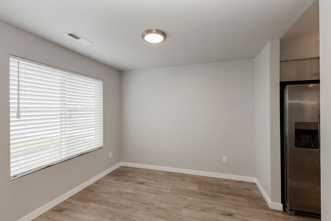 Building Photo - Charming Attached Townhome in Nampa at an Incredible Price!