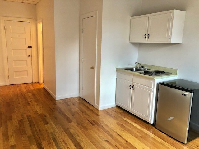 Building Photo - 849 Beacon St