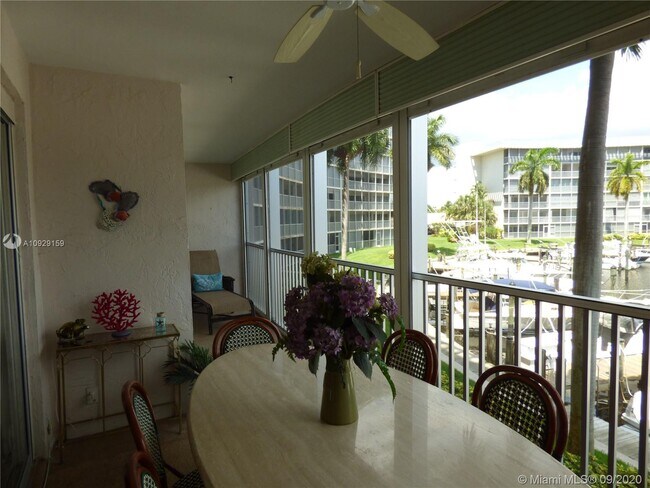 Building Photo - 1523 E Hillsboro Blvd