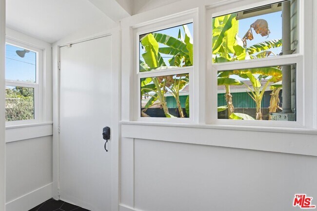 Building Photo - 2640 S Hobart Blvd