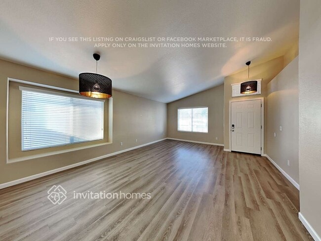 Building Photo - 1032 N Hudson Pl