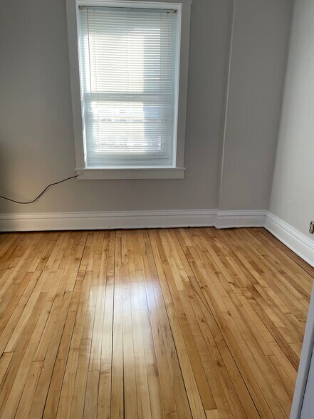 Back bedroom - 432 E 7th St