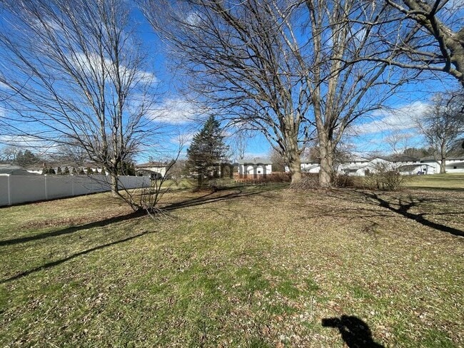 Building Photo - 635 Yacavona St