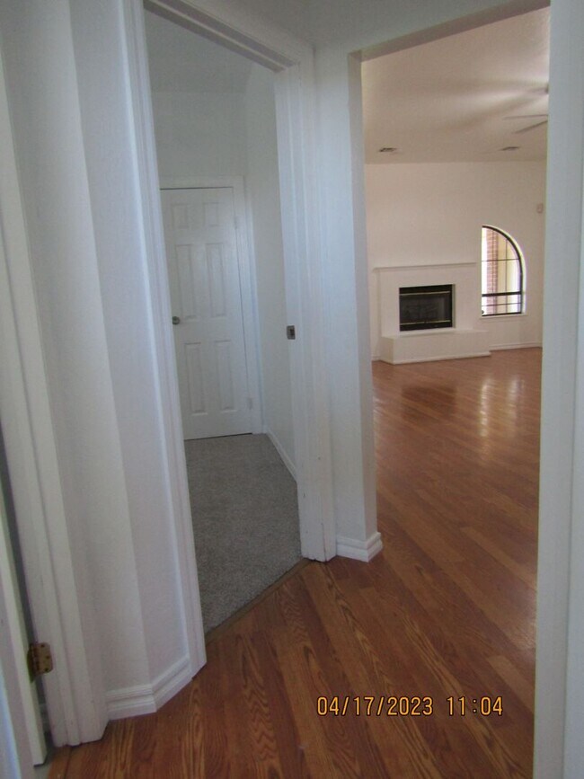Building Photo - 4104 SW Wendy Dr