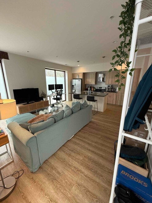 Building Photo - 365 Auden Ave