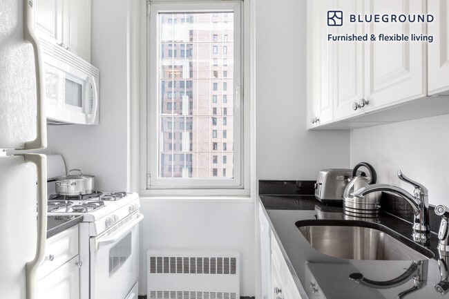 Building Photo - 230 W 55th St