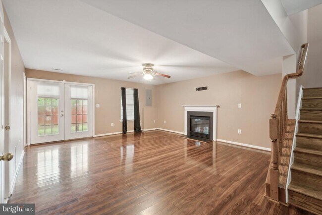 Building Photo - 641 Springhouse Square SE