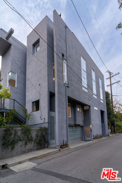 Building Photo - 1857 N Beverly Dr