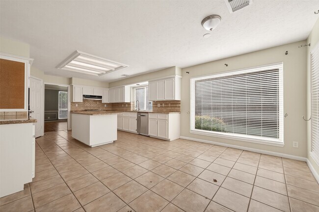 Building Photo - 1918 Shadow Forest Dr