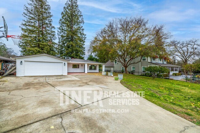 Primary Photo - Carmichael Gem - Walking Distance to Ancil...