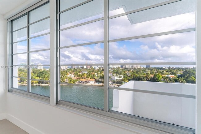 Building Photo - 9101 E Bay Harbor Dr