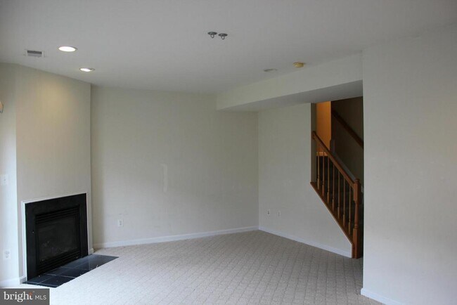 Building Photo - 24651 Kings Canyon Square