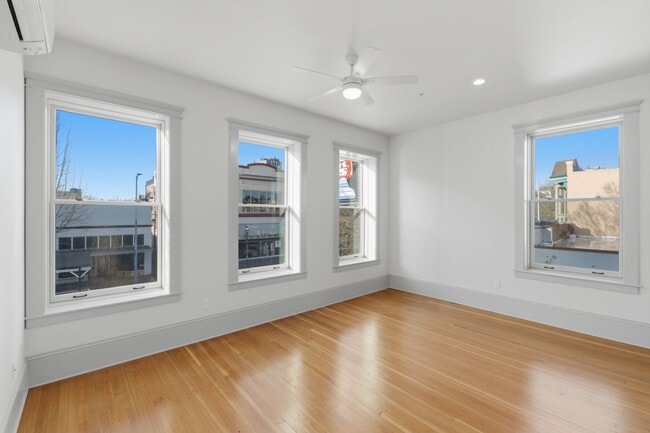 Building Photo - WINTER SPECIAL - NEWLY RENOVATED DOWNTOWN SALEM ONE BEDROOM