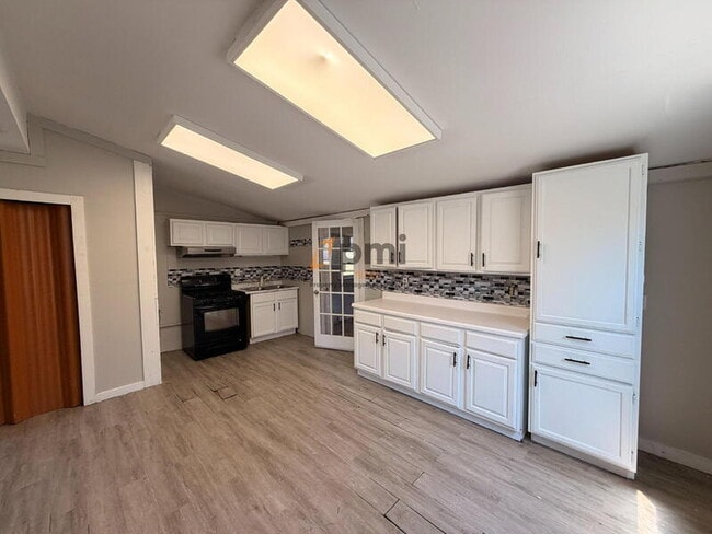 Building Photo - 416 Van Buren Ave