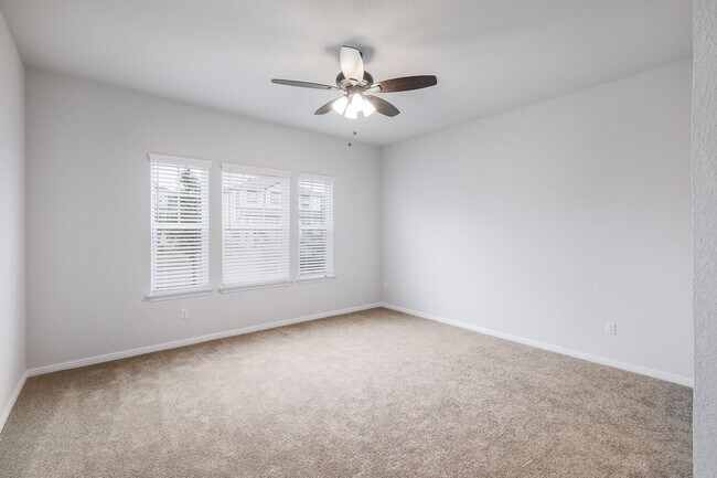 Building Photo - 112 Eagle Lake Dr