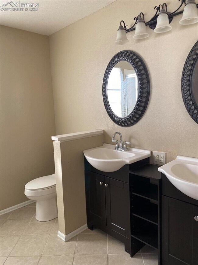 Building Photo - 5710 Vermillion Bluffs Dr