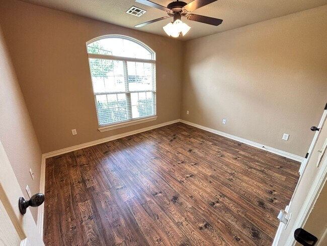 Building Photo - 4111 W Mahogany Dr