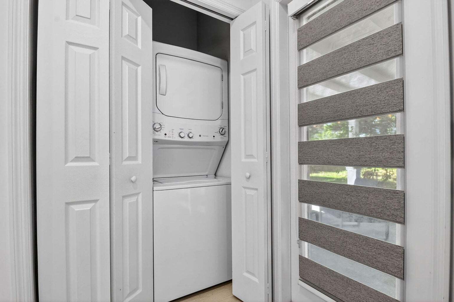 Building Photo - 1511 S Palmway