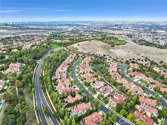 Building Photo - 31 Cezanne