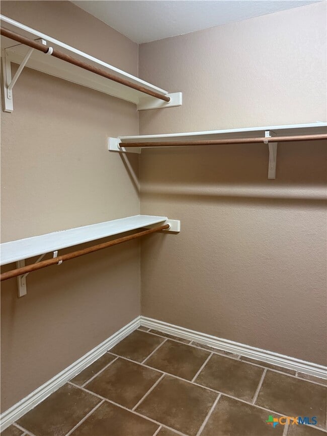 Building Photo - 3021 Pine Valley Dr