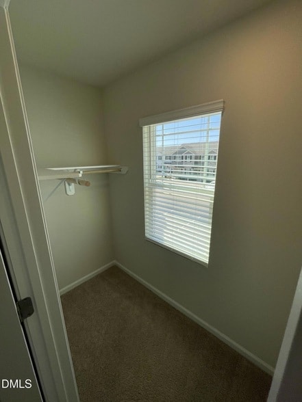 Building Photo - 1028 Peony Ln