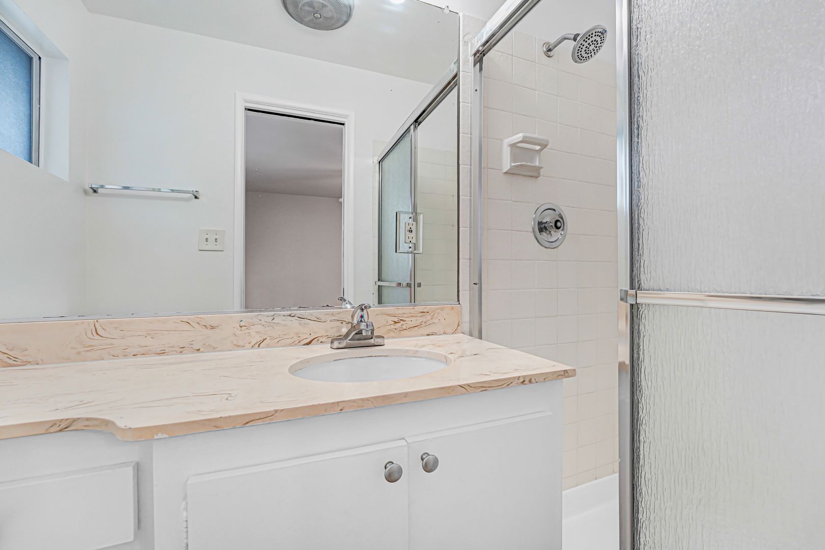 Building Photo - 1723 S Barrington Ave