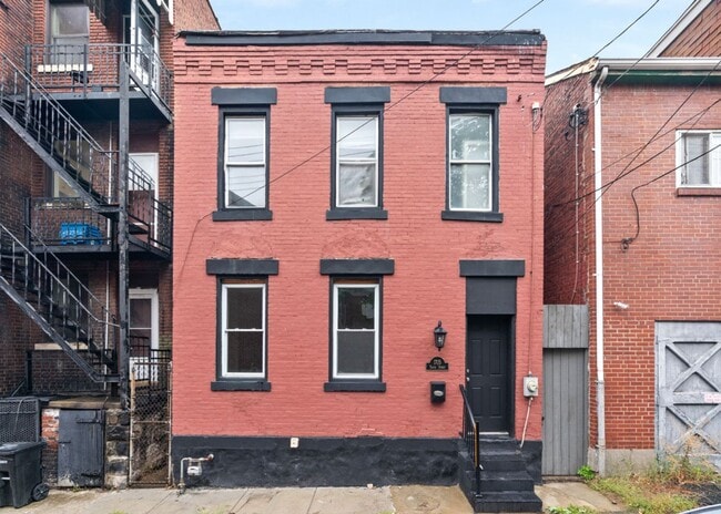 Building Photo - Pittsburgh - 3 Bed 2 Bath - Just Renovated