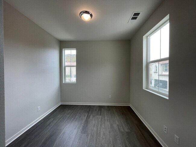 Building Photo - 35795 Landon Ln