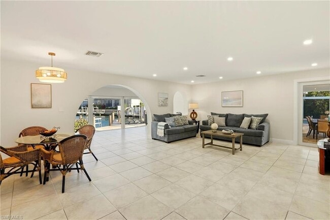 Building Photo - 339 Landmark St